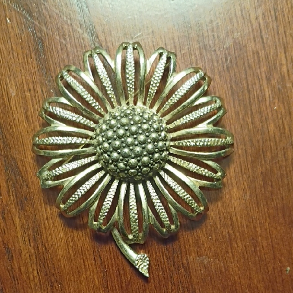 Sarah Coventry Daisy Brooch